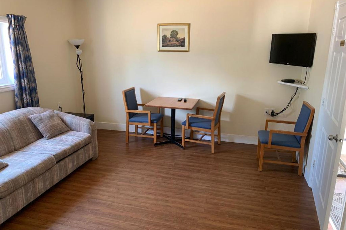 Deluxe Family Suite with Kitchenette